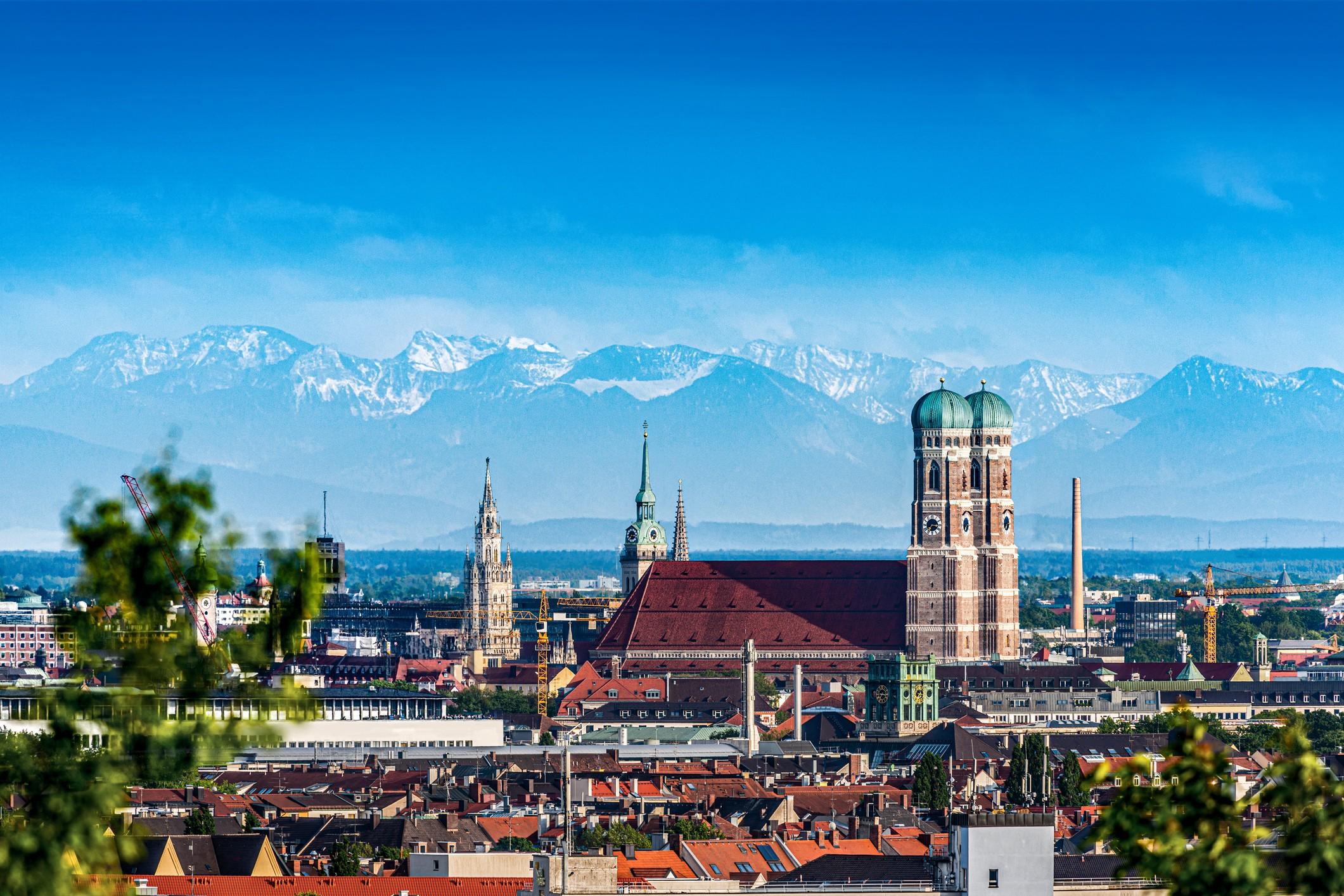 München vor den Alpen, klares Bild von München