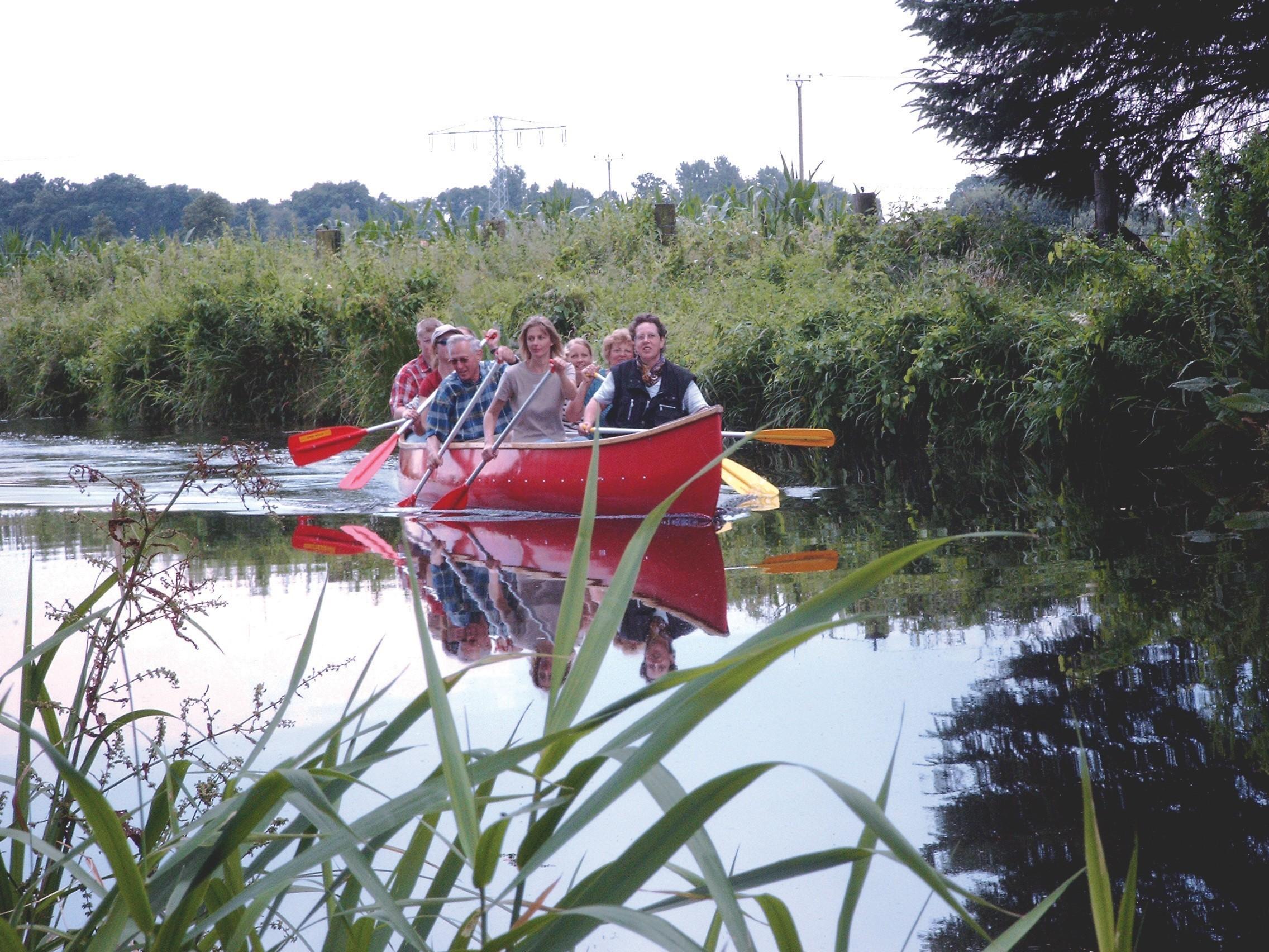 Kanutour im Gruppenboot
